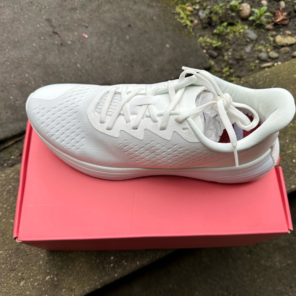 LANE EIGHT Trainers. Choose regular size.